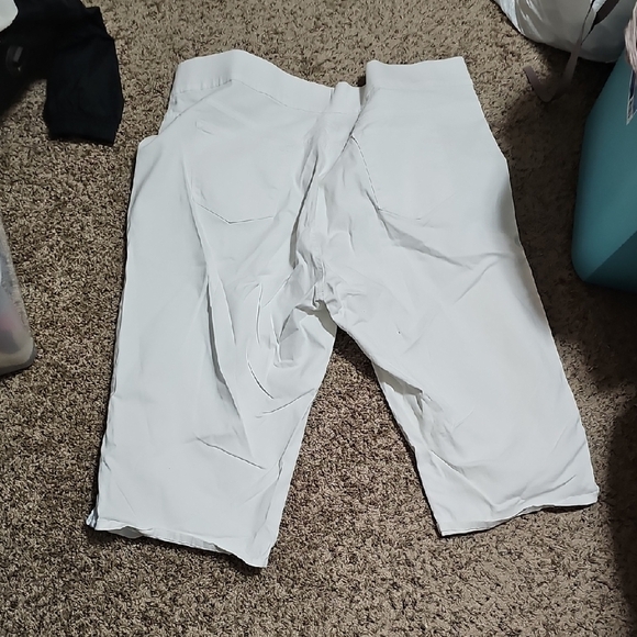 White Capri Pants By Gloria Vandwrbilt. Size 24w. - Picture 3 of 5